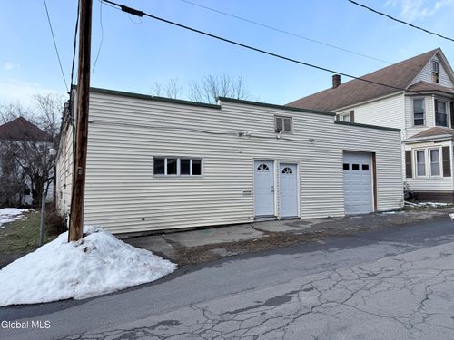 8 Yeoman St, Amsterdam, NY, 12010-2307 | Card Image