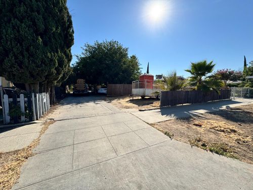 912 S B St, Madera, CA, 93638-4844 | Card Image