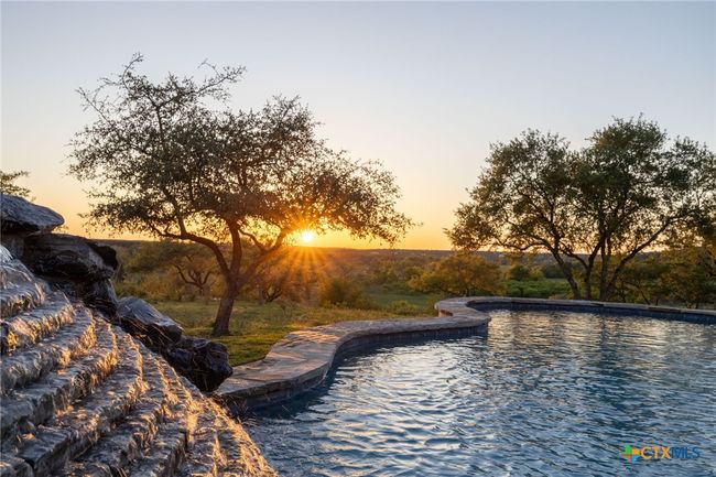 371 River Cliff Pl, House other with 4 bedrooms, 4 bathrooms and null parking in Spring Branch TX | Image 5
