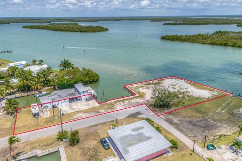 301 Pear Tree Ave, GOODLAND, FL, 34140 | Card Image
