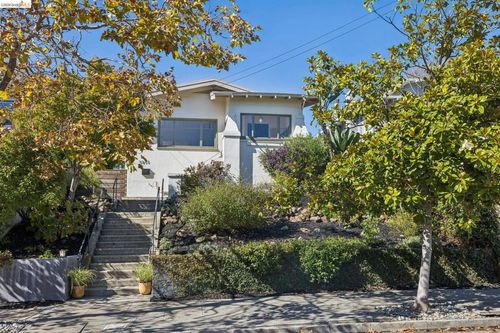 5850 Lawton Ave, Oakland, CA, 94609-2208 | Card Image