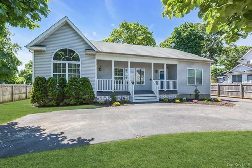 2 Lincoln Ave, Islip Terrace, NY, 11752-2706 | Card Image