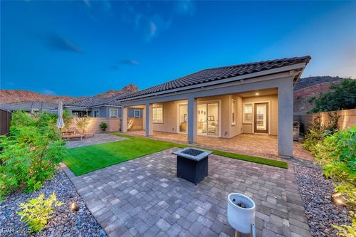 32 Tatahatso Point St, Henderson, NV, 89011-3802 | Card Image