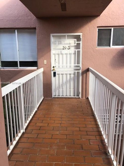 apt-203-2310 W 74th St, Hialeah, FL, 33016-6833 | Card Image