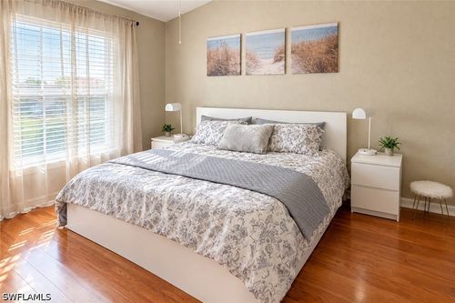 935-4620 Saint Croix Ln, NAPLES, FL, 34109-3524 | Card Image