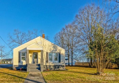 137 N Magnolia St, Mooresville, NC, 28115-2553 | Card Image