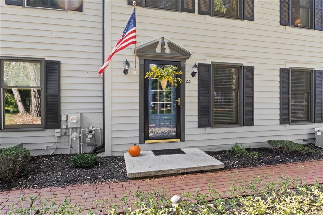 Lockwood Dr, Pittsford, NY 14534