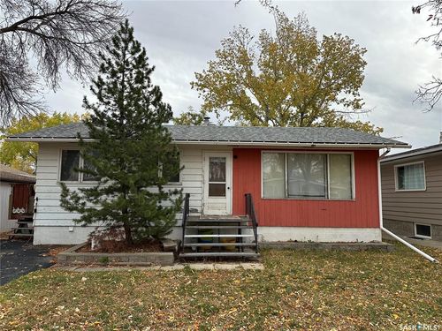 5373 Kings Ave, Gull Lake, SK, S0N1A0 | Card Image