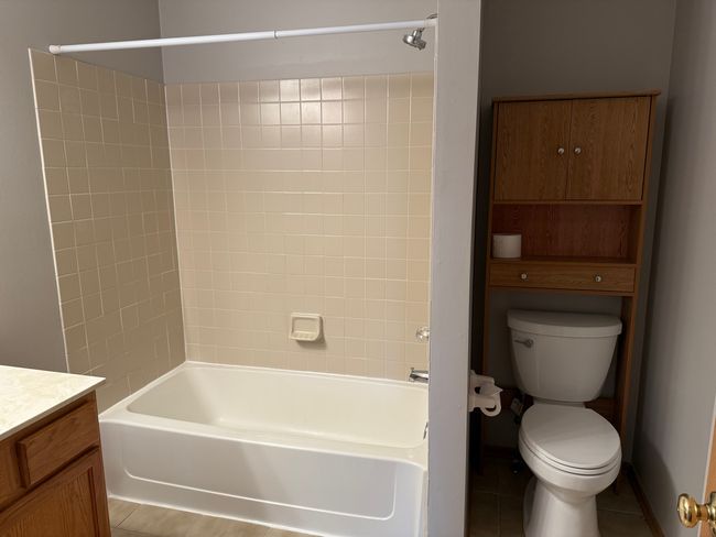 1603 - 1603 Silvergate Ct, Townhouse with 2 bedrooms, 2 bathrooms and 2 parking in Gurnee IL | Image 15