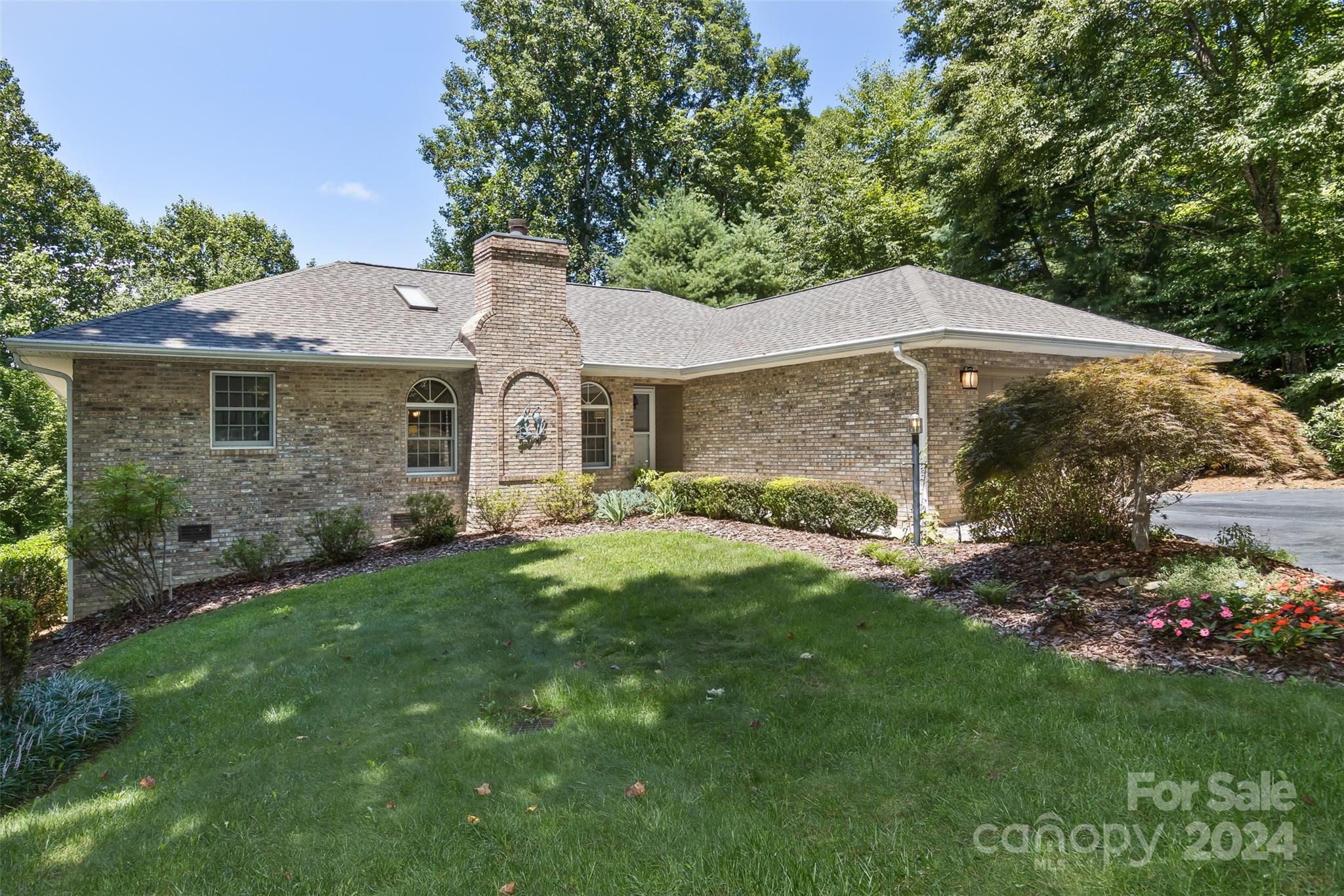 Mountain Meadow Dr, Hendersonville, NC 28739