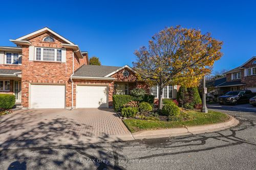 10-2720 Mewburn Rd, Niagara Falls, ON, L2J4J5 | Card Image