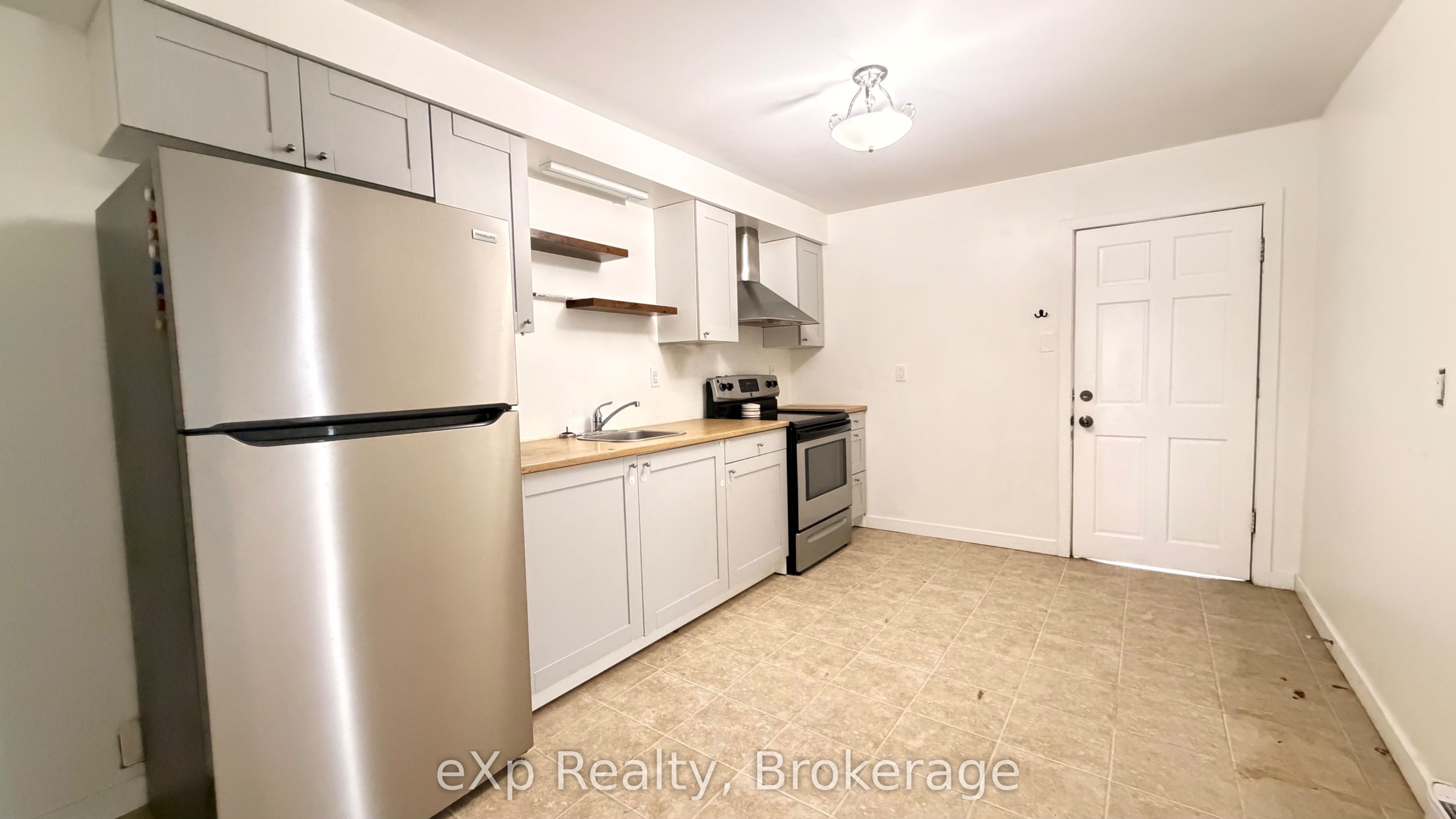 Residential Lease in Belleville 4