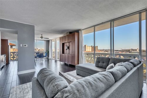 5d-1801 Lavaca St, Austin, TX, 78701-1305 | Card Image