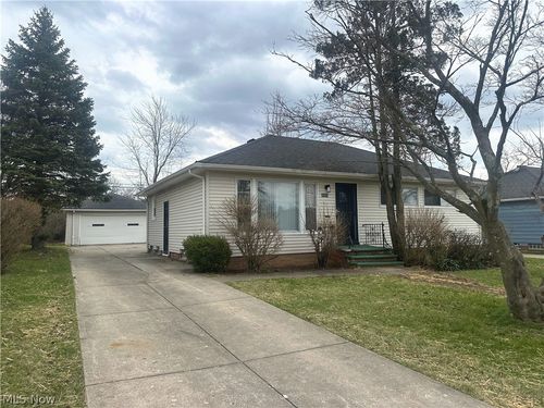 4507 E Frontenac Dr, Warrensville Heights, OH, 44128-5004 | Card Image