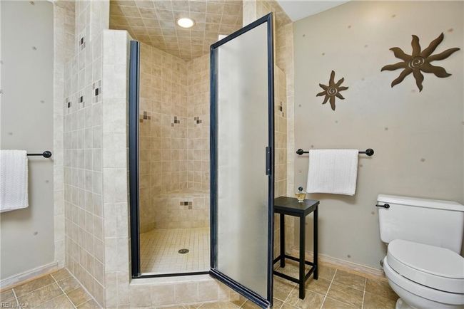 Large tiled shower | Image 29