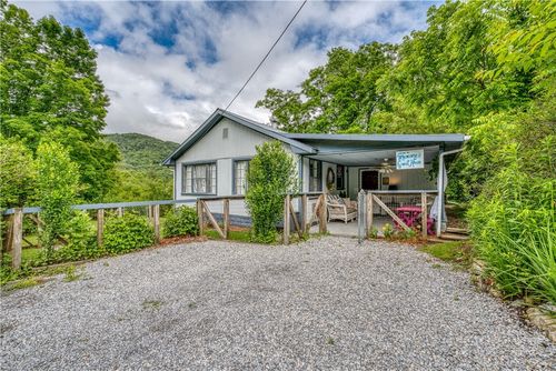 25 Reuben Wooten Rd, Banner Elk, NC, 28604-9547 | Card Image