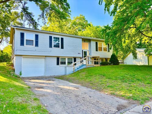3021 Sw Westwood Dr, Topeka, KS, 66614 | Card Image