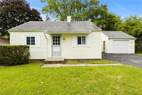 213 Auburn Ave, Gates, NY, 14606-4105 | Card Image