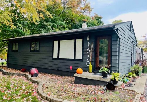 1630 Weymouth St, West Bloomfield, MI, 48324-3857 | Card Image