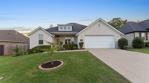 2733 N Grey Squirrel Dr, Fayetteville, AR, 72704-3418 | Card Image
