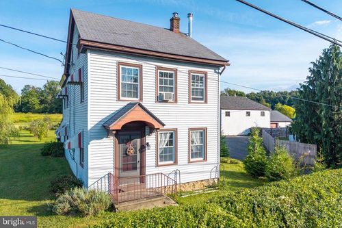 1370 Kumry Rd, PENNSBURG, PA, 18073-2448 | Card Image