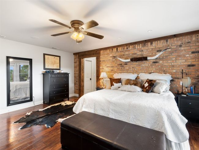 The owner's bedroom. | Image 29