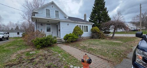 16 Western Avenue, East Millinocket, ME, 04430 | Card Image