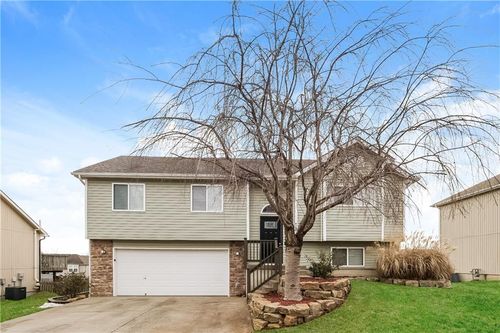 9103 Ne 116th Pl, Kansas City, MO, 64157-8154 | Card Image