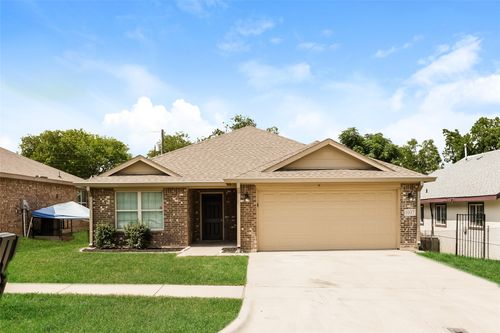 1037 E Powell Ave, Fort Worth, TX, 76104-6525 | Card Image