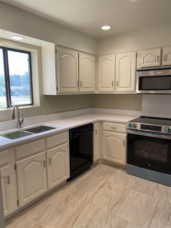 1808 W Main St, Home with 2 bedrooms, 2 bathrooms and null parking in Heber Springs AR | Image 5