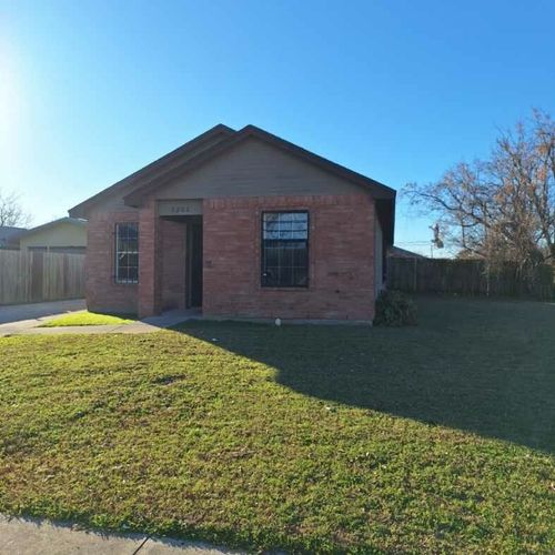 5200 Carol Ave, Fort Worth, TX, 76105-4561 | Card Image