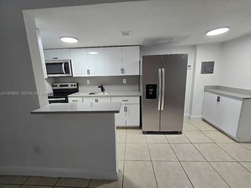 38-3901 Sw 112th Ave, Miami, FL, 33165-4452 | Card Image