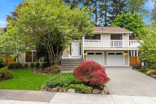 4320 191st Ave Se, Issaquah, WA, 98027-9703 | Card Image