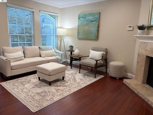 123 Northwood Cmns, Livermore, CA, 94551-3052 | Card Image