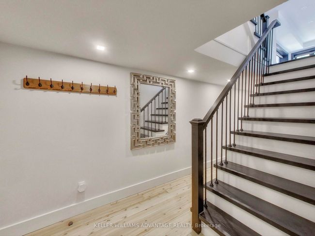 854 Royal York Rd, House other with 3 bedrooms, 3 bathrooms and 5 parking in Etobicoke ON | Image 27