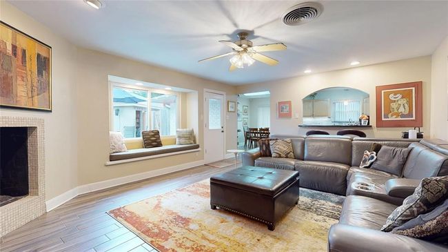 5535 Valkeith Dr, House other with 4 bedrooms, 2 bathrooms and 2 parking in Houston TX | Image 5