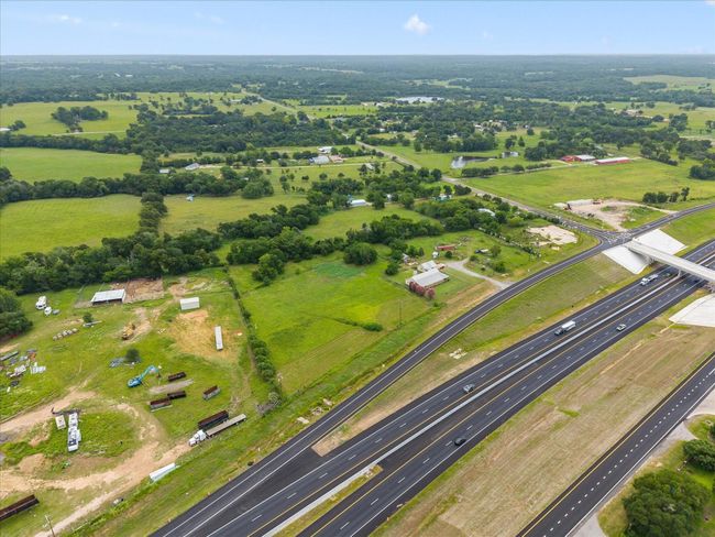 17645 Highway 6, Home with 3 bedrooms, 3 bathrooms and 2 parking in Navasota TX | Image 8