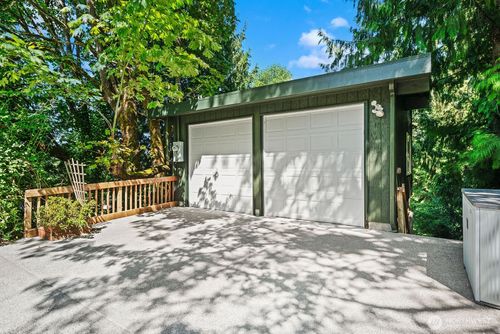 16524 35th Ave Ne, Lake Forest Park, WA, 98155-6606 | Card Image