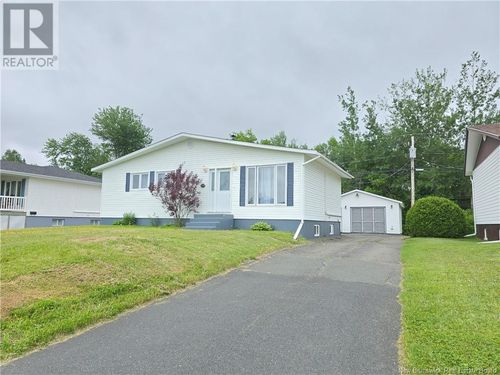 1954 Brideau Dr, Bathurst, NB, E2A2G8 | Card Image