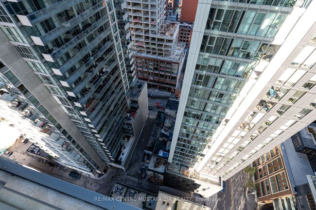 2501 - 88 Blue Jays Way, Condo with 2 bedrooms, 1 bathrooms and null parking in Toronto ON | Image 27