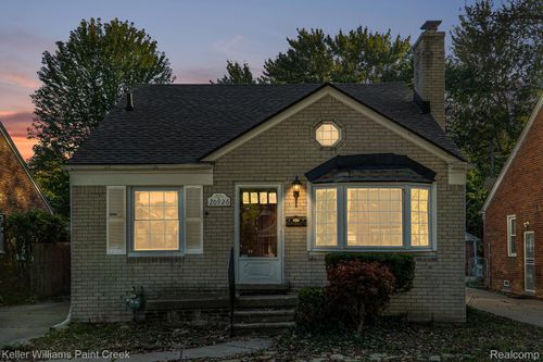 20926 Lennon St, Harper Woods, MI, 48225-1421 | Card Image