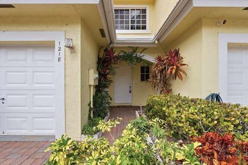 1218 Imperial Lake Rd, West Palm Beach, FL, 33413-1080 | Card Image