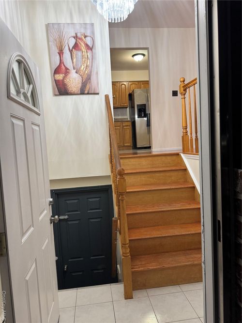 97 Arlington Ave, Valley Stream, NY, 11580-3526 | Card Image