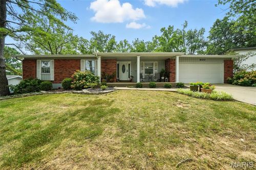 800 Clayworth Dr, Ballwin, MO, 63011-3521 | Card Image
