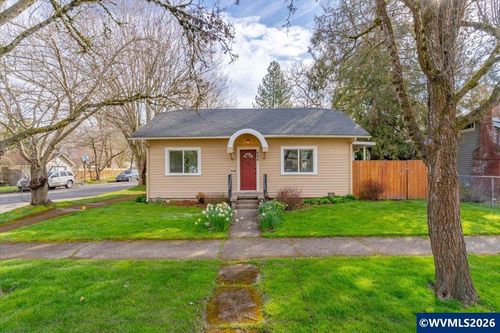 696 Breys Ave Ne, Salem, OR, 97301-2728 | Card Image