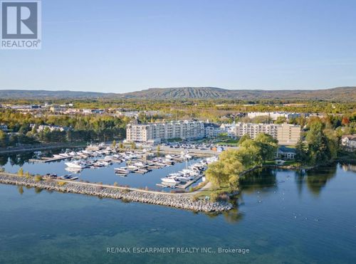 9 Harbour St W, Collingwood, ON, L9Y5R5 | Card Image