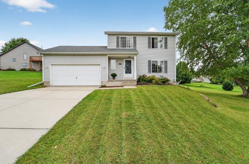 816 Vista Ridge Dr, Mount Horeb, WI, 53572-2347 | Card Image