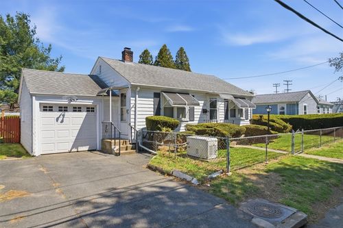 15 Rhodes Ave, Riverside, RI, 02915-2428 | Card Image