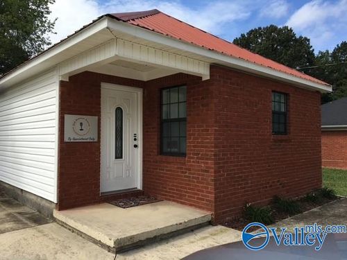 215 3rd Ave Nw, Arab, AL, 35016-1304 | Card Image