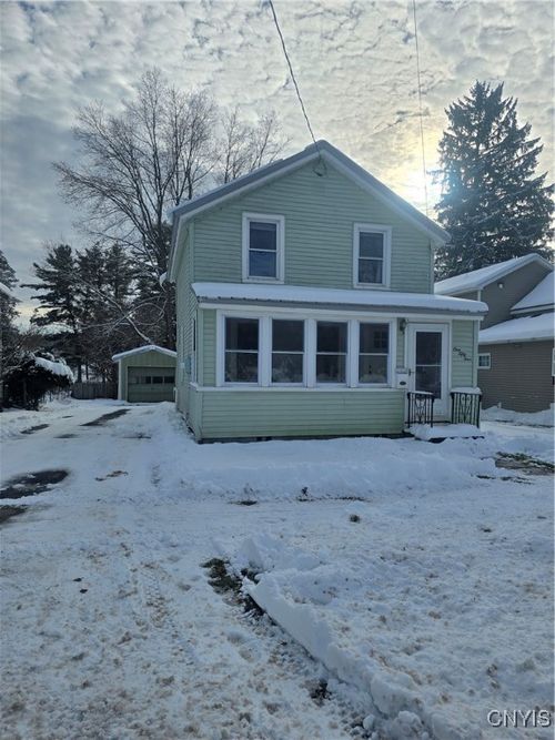 154 E Bacon St, Waterville, NY, 13480-1208 | Card Image